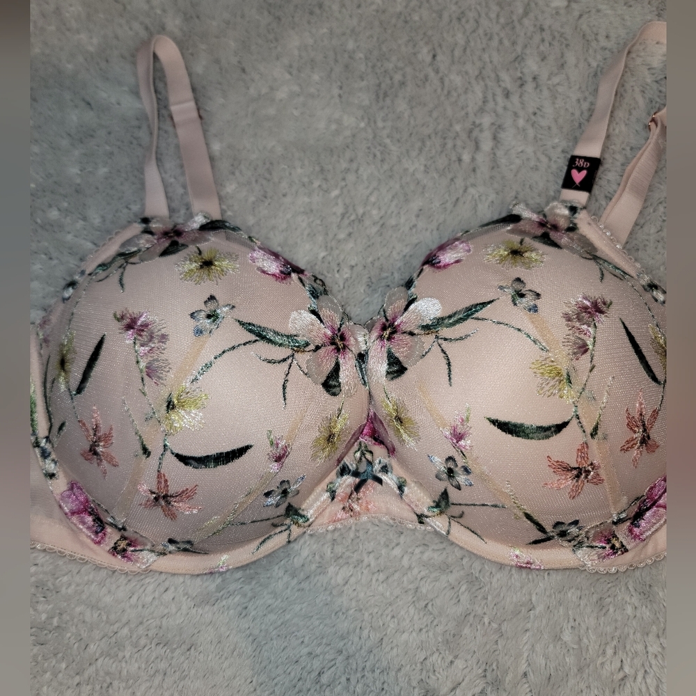 Victoria Secret Floral Embroidered Push Up Bra Size 38D